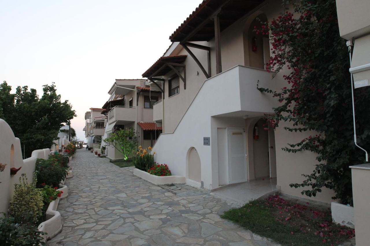 Meliton Inn Hotel & Suites By The Beach Неос Мармарас Екстериор снимка